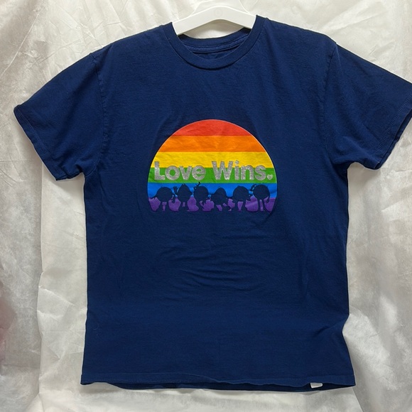 M&m love wins Graphic T-Shirt - Picture 1 of 1